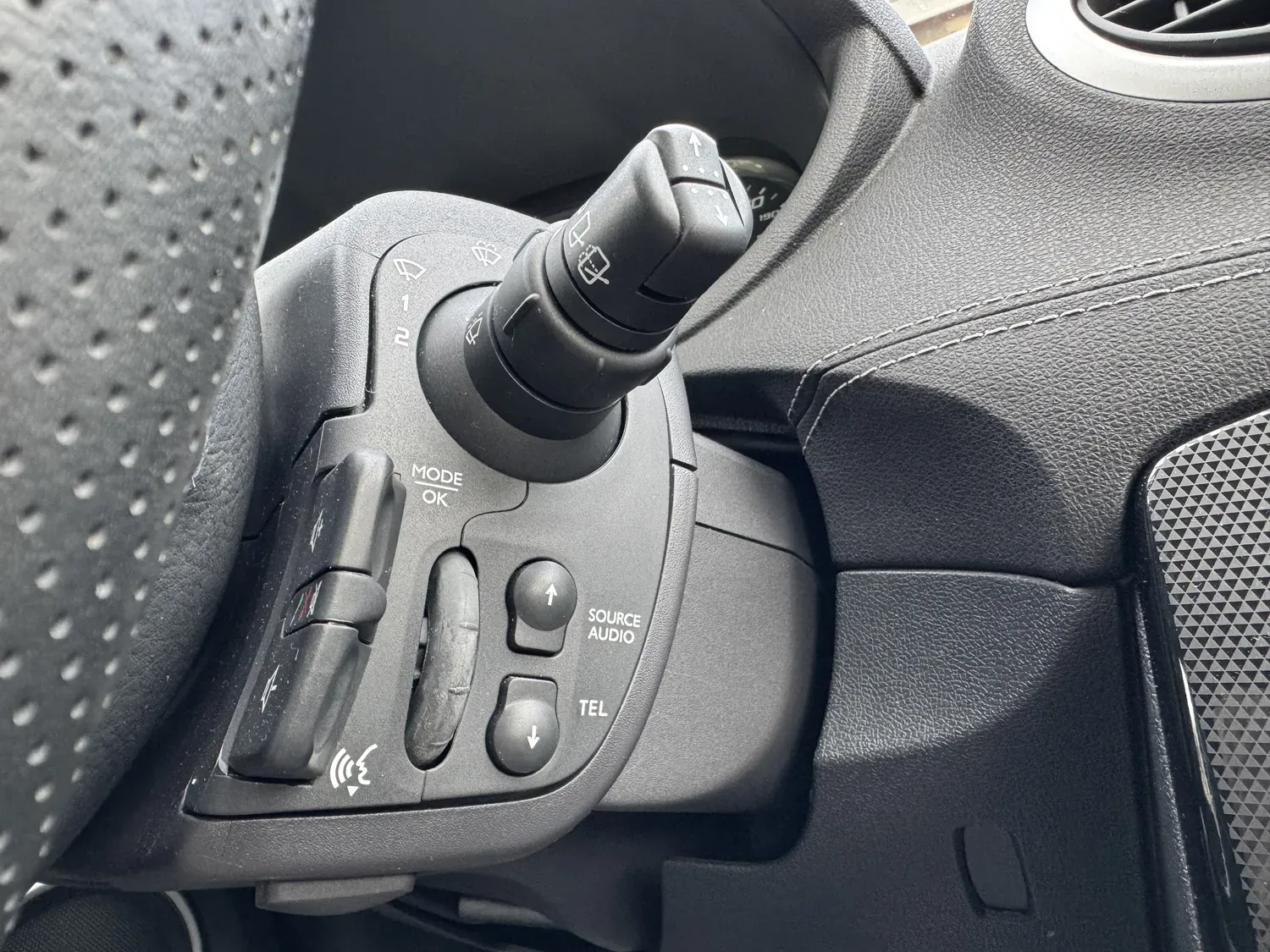 RENAULT CLIO III 2.0 16V 203 RS ANGE&DEMON