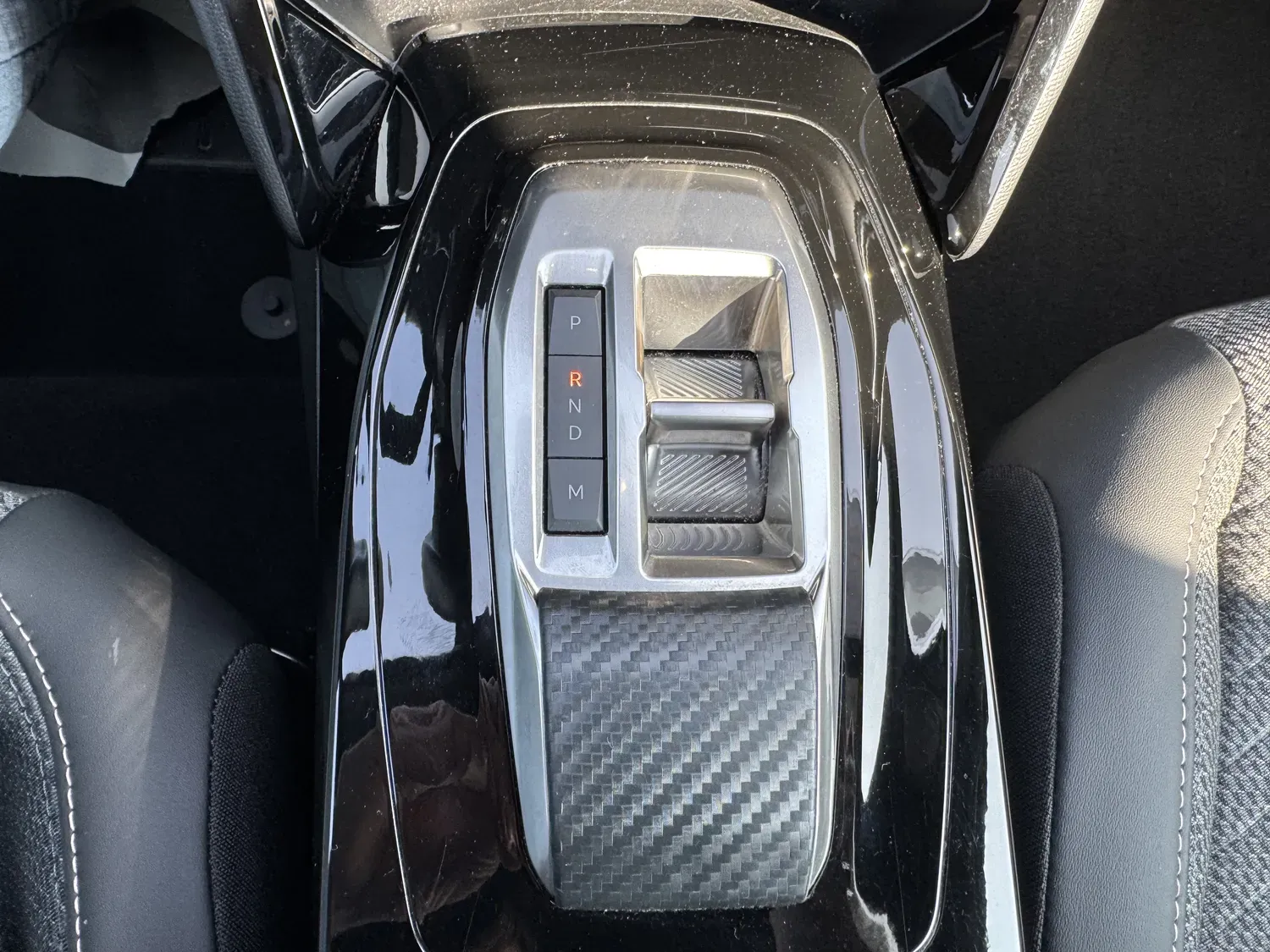 PEUGEOT 2008 1.2 HYBRID 145 ALLURE E-DCS