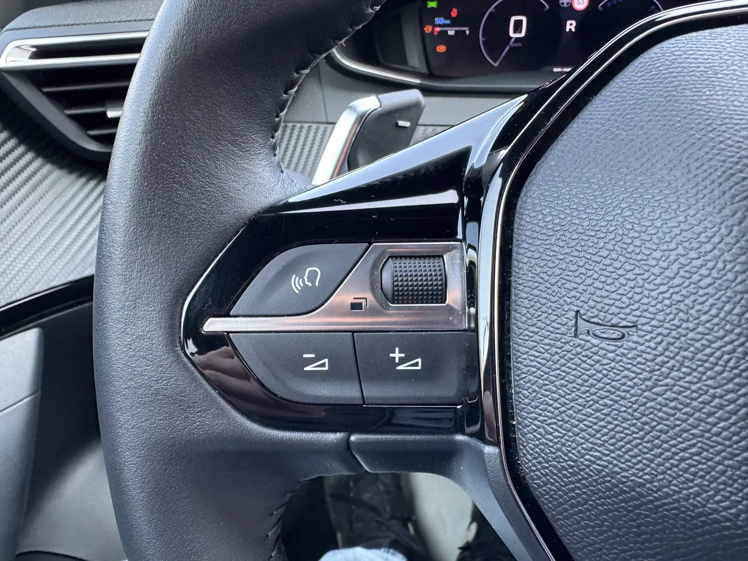 PEUGEOT 2008 1.2 HYBRID 145 ALLURE E-DCS