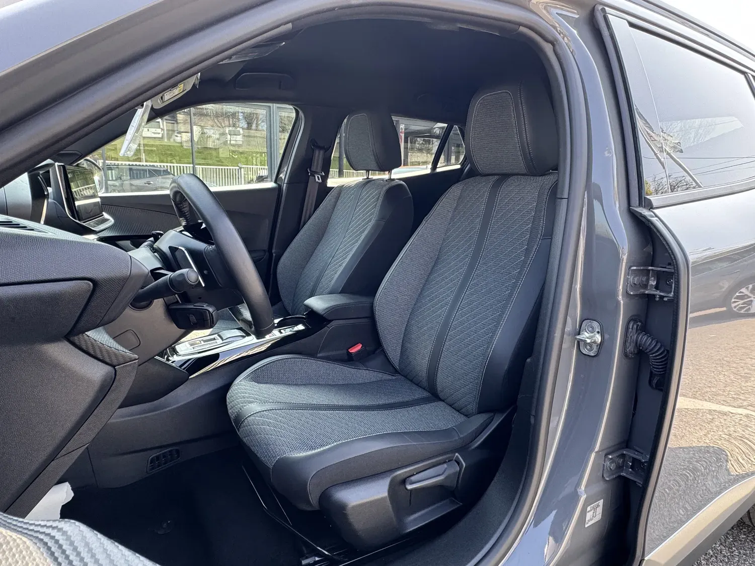 PEUGEOT 2008 1.2 HYBRID 145 ALLURE E-DCS