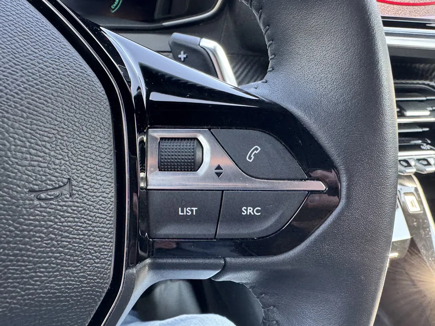 PEUGEOT 2008 1.2 HYBRID 145 ALLURE E-DCS