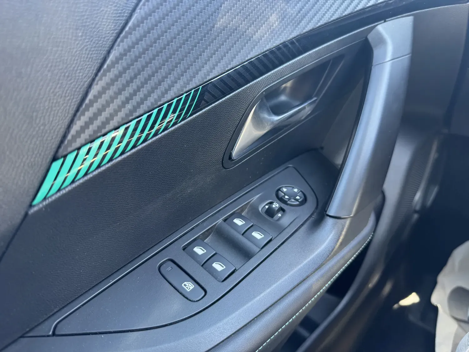 PEUGEOT 2008 1.2 100 ALLURE