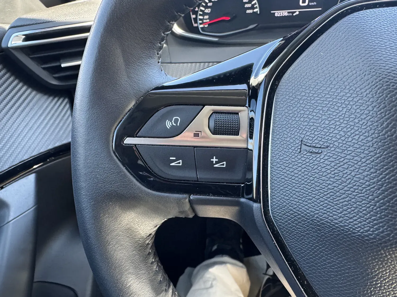 PEUGEOT 2008 1.2 100 ALLURE