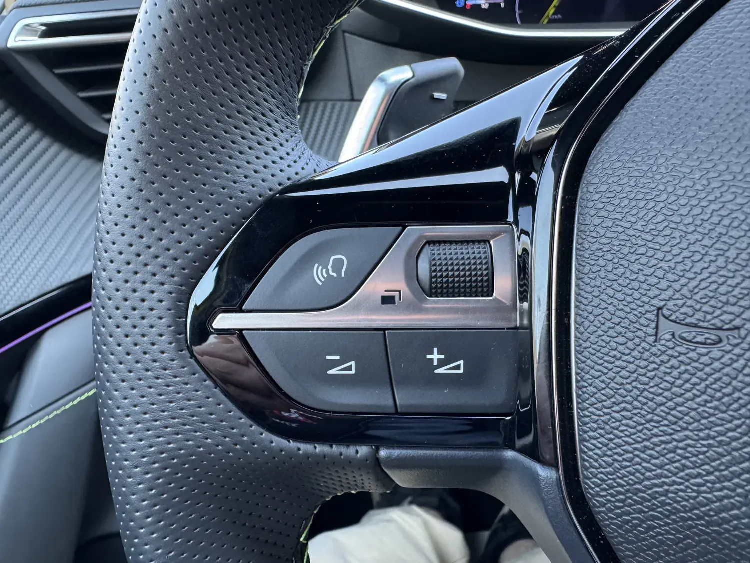 PEUGEOT 208 1.2 HYBRID 145 ALLURE E-DCS