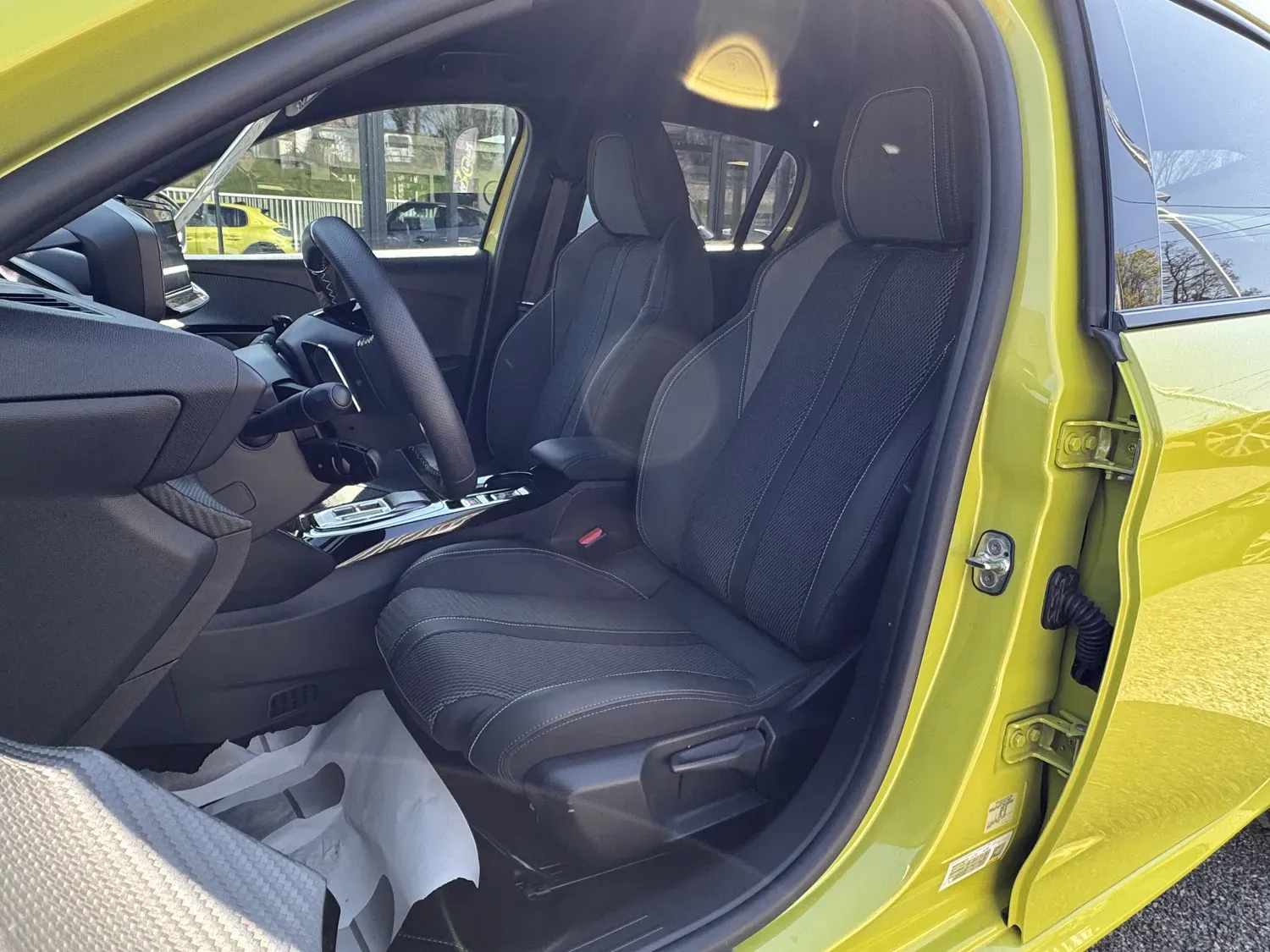 PEUGEOT 208 1.2 HYBRID 145 ALLURE E-DCS