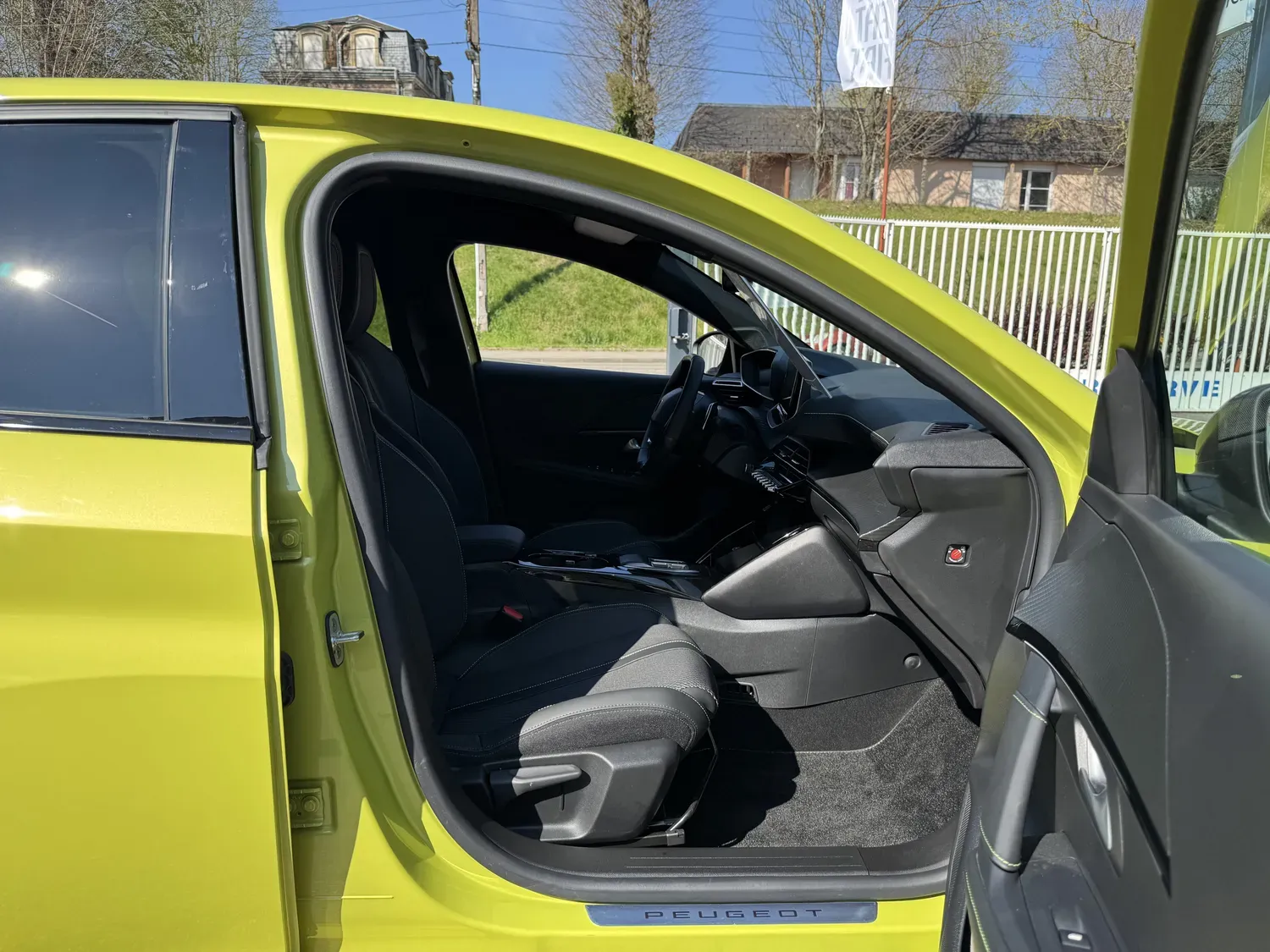 PEUGEOT 208 1.2 HYBRID 145 ALLURE E-DCS