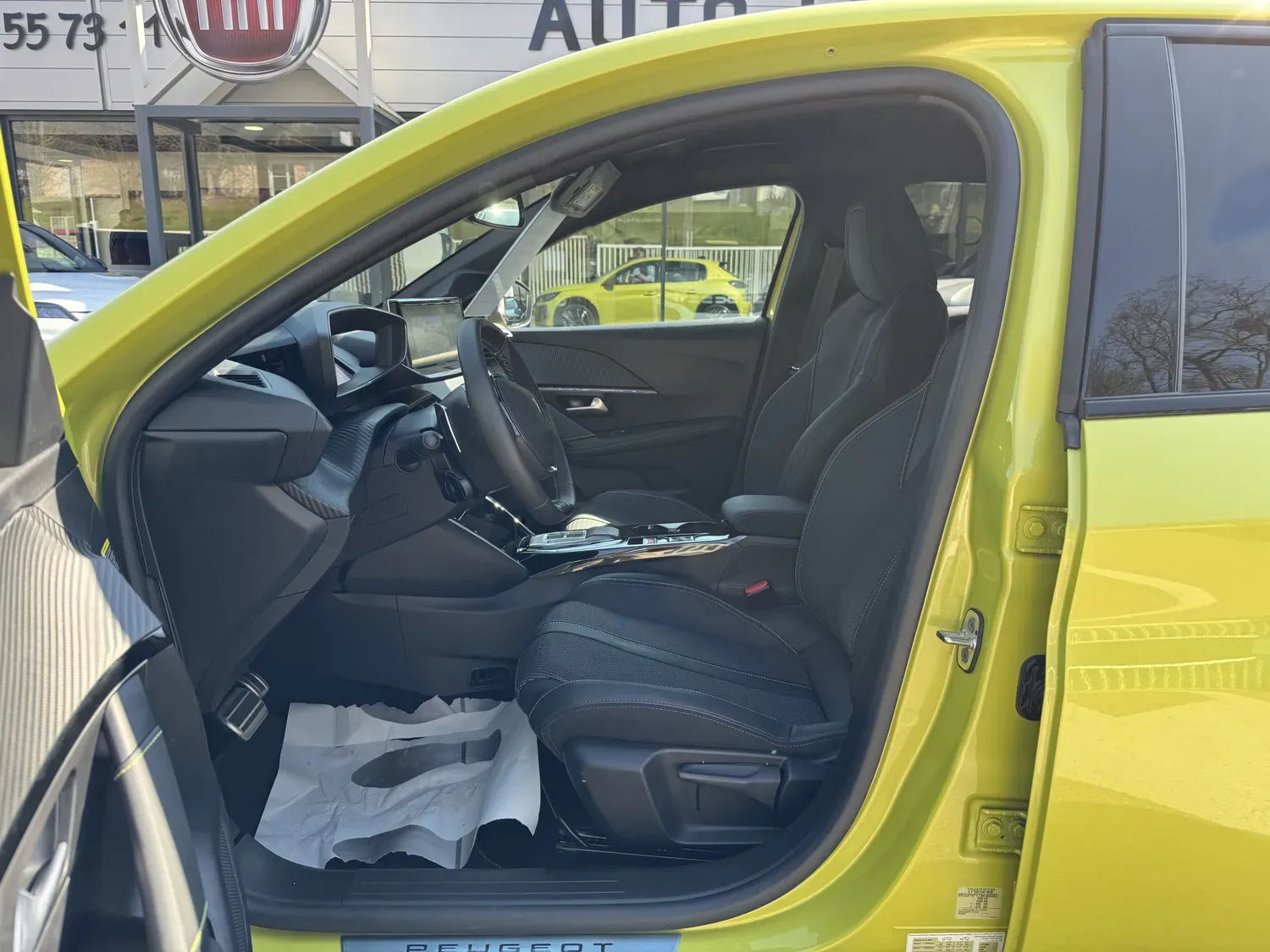 PEUGEOT 208 1.2 HYBRID 145 ALLURE E-DCS