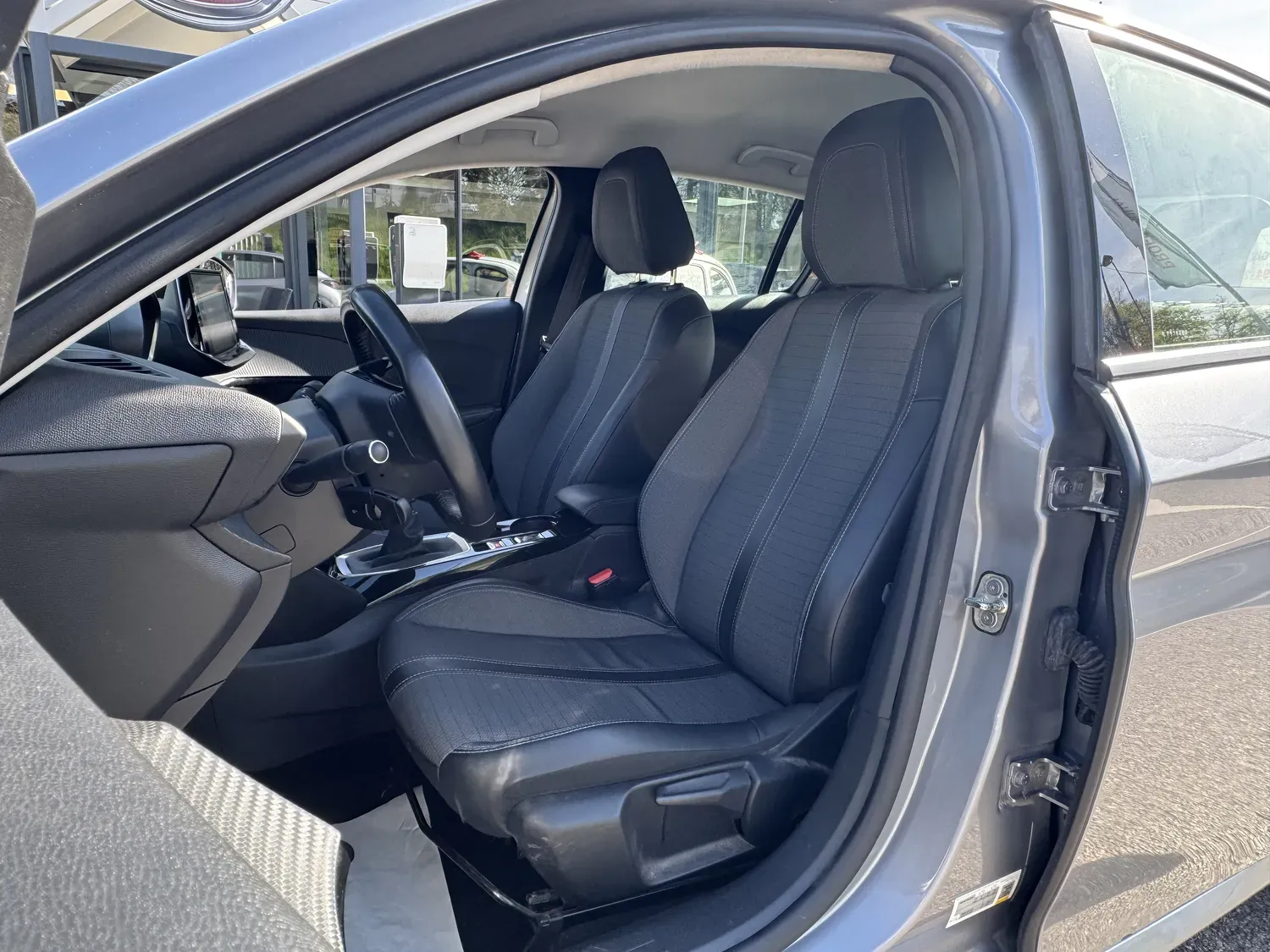 PEUGEOT 208 1.2 100 ALLURE