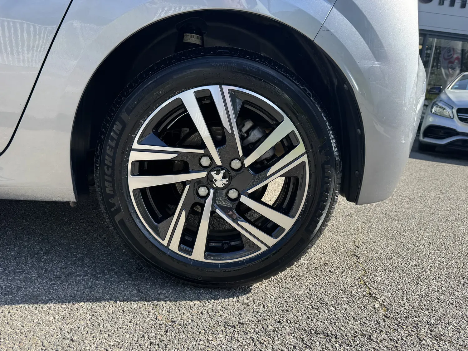 PEUGEOT 208 1.2 100 ALLURE