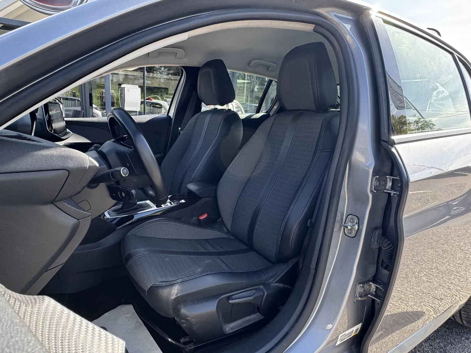 PEUGEOT 208 1.2 100 ALLURE