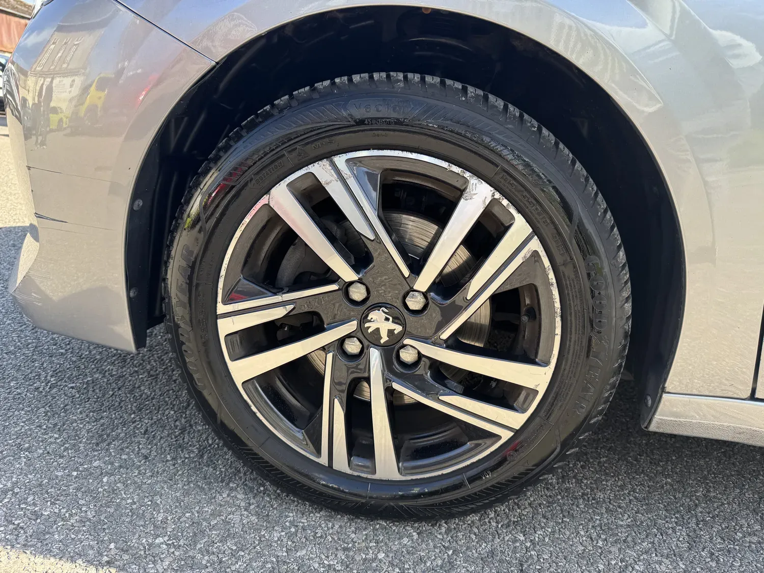 PEUGEOT 208 1.2 100 ALLURE