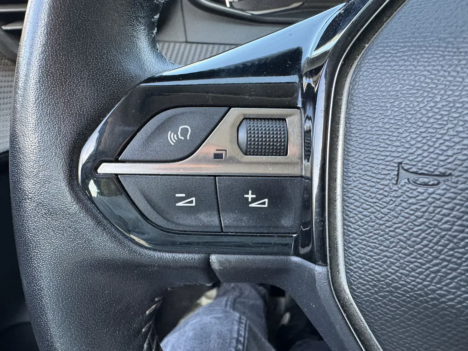 PEUGEOT 208 1.2 100 ALLURE