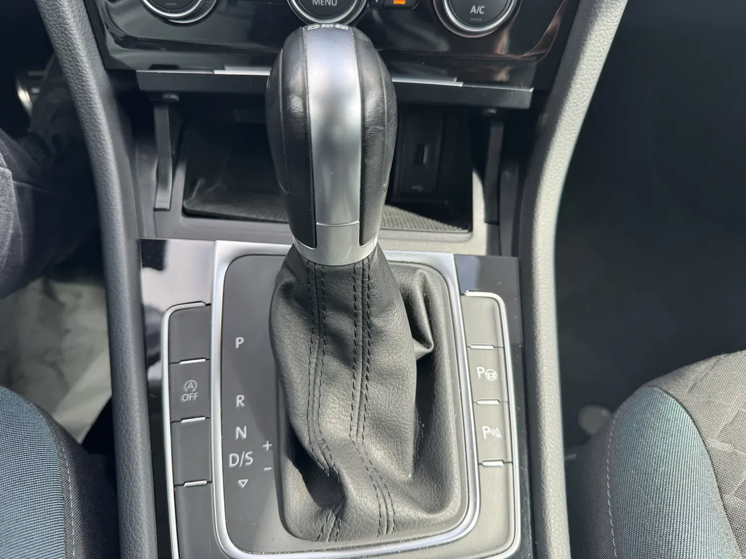 VOLKSWAGEN GOLF VIII 1.5 ETSI 150 R-LINE DSG7