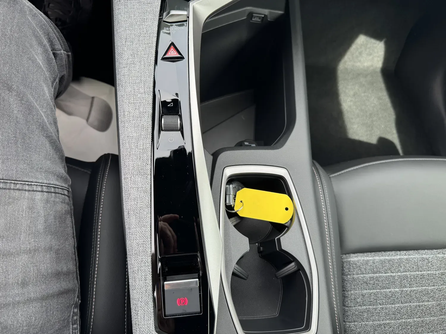 PEUGEOT 3008 1.2 HYBRID ALLURE 