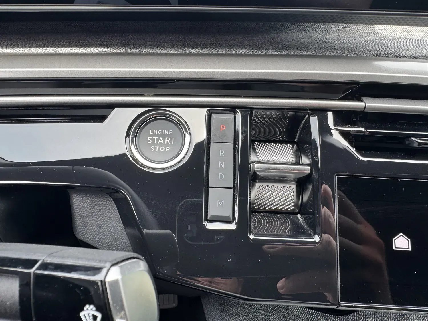 PEUGEOT 3008 1.2 HYBRID ALLURE 