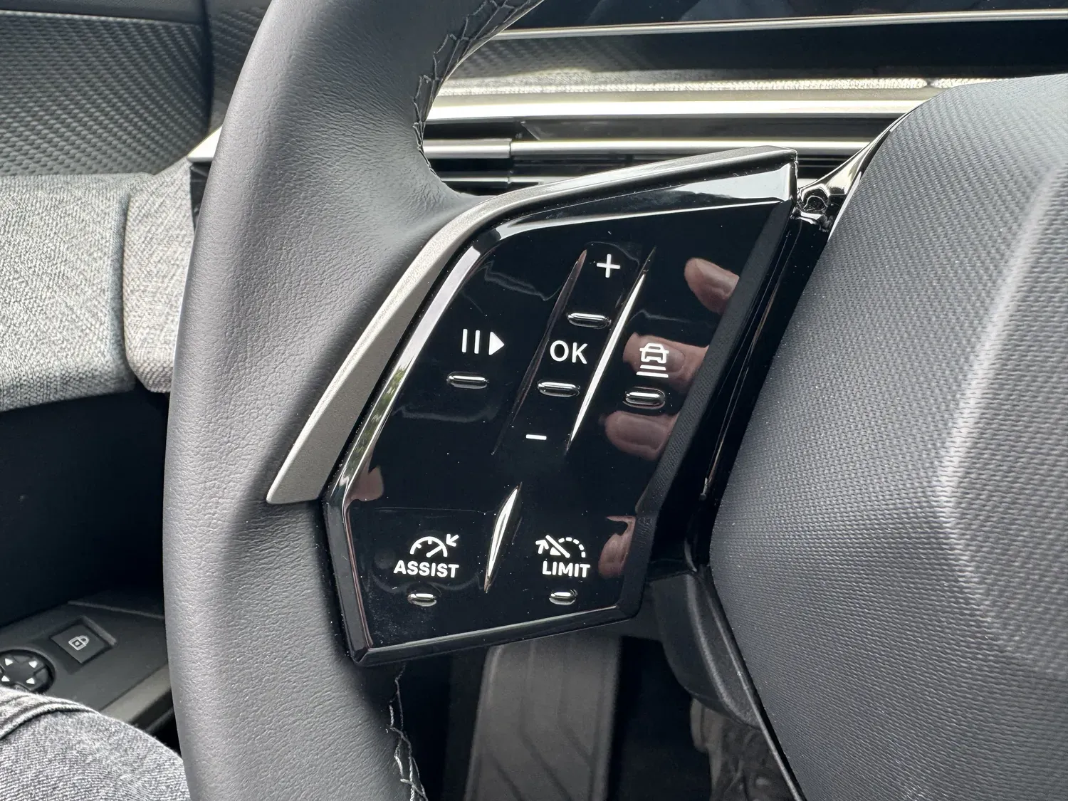 PEUGEOT 3008 1.2 HYBRID ALLURE 