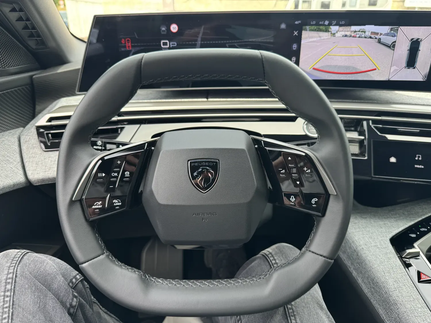 PEUGEOT 3008 1.2 HYBRID ALLURE 