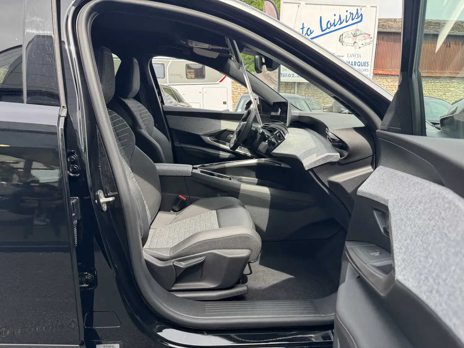 PEUGEOT 3008 1.2 HYBRID ALLURE 