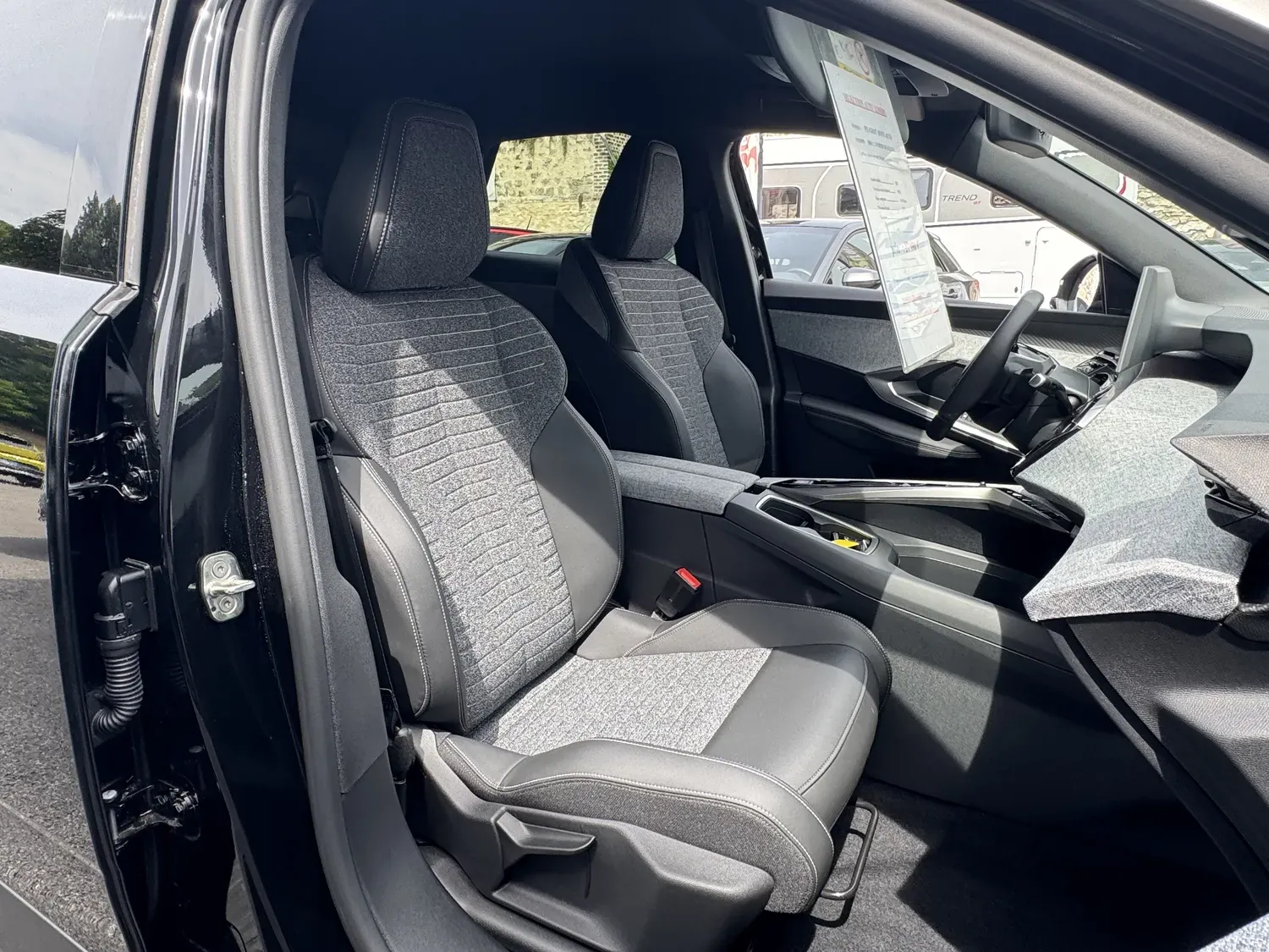 PEUGEOT 3008 1.2 HYBRID ALLURE 