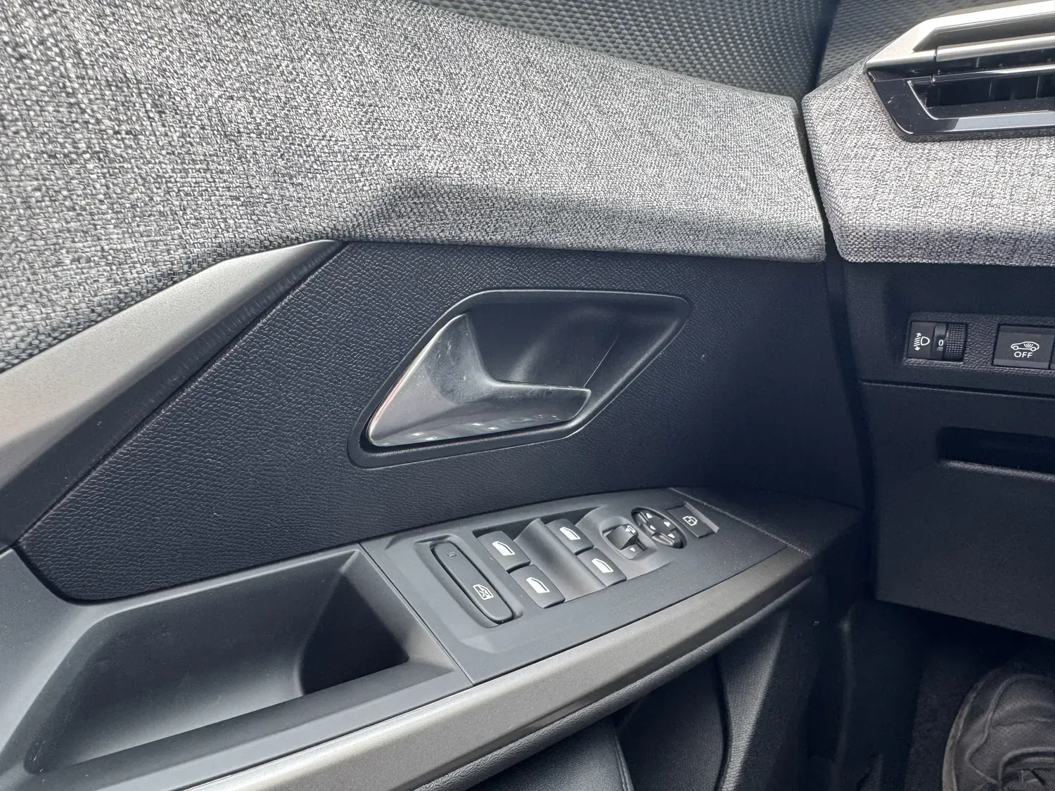 PEUGEOT 3008 1.2 HYBRID ALLURE 