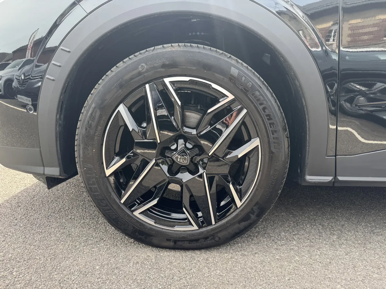 PEUGEOT 3008 1.2 HYBRID ALLURE 