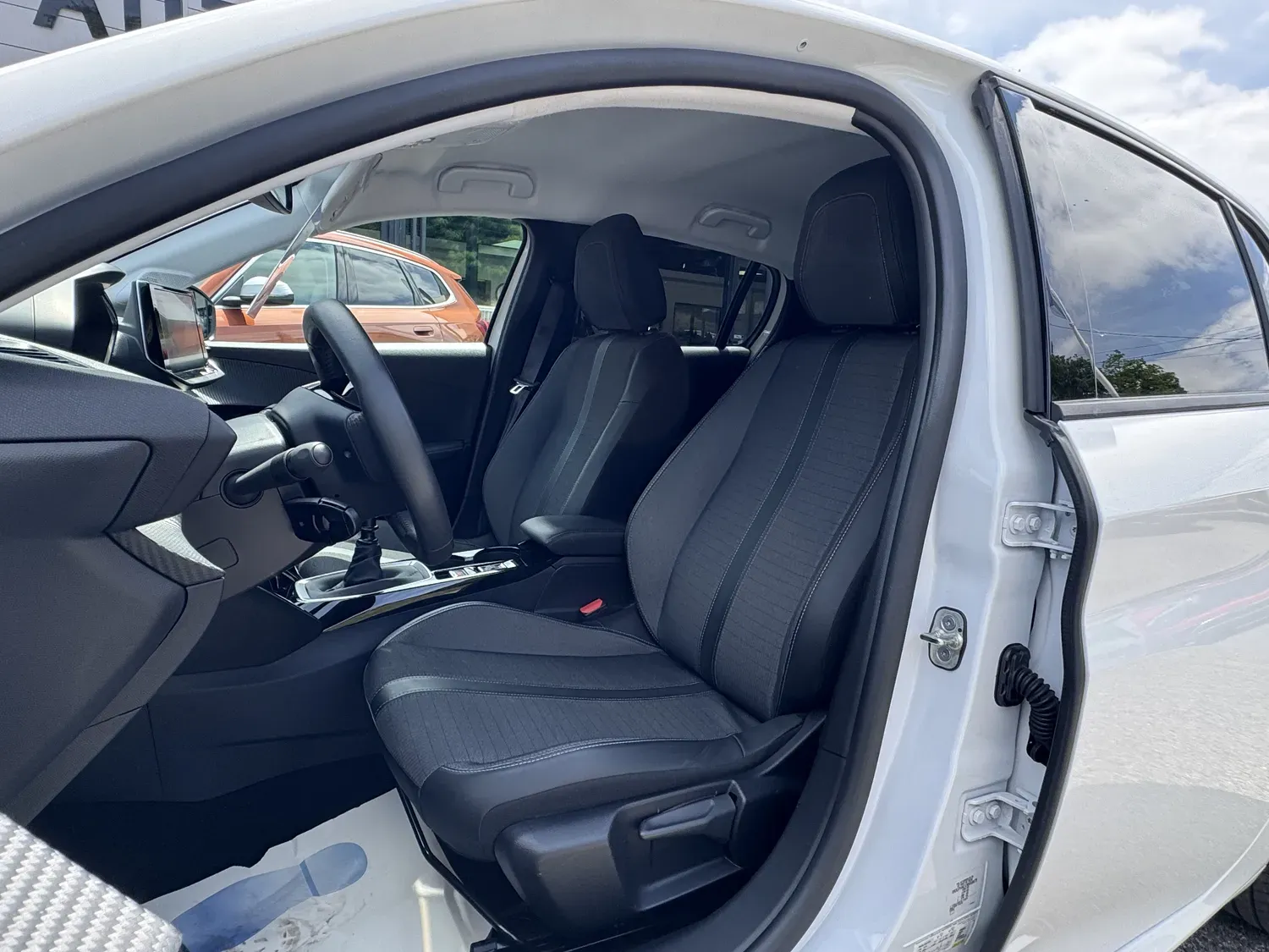 PEUGEOT 208 II 1.2 100 S&S ALLURE BVM6