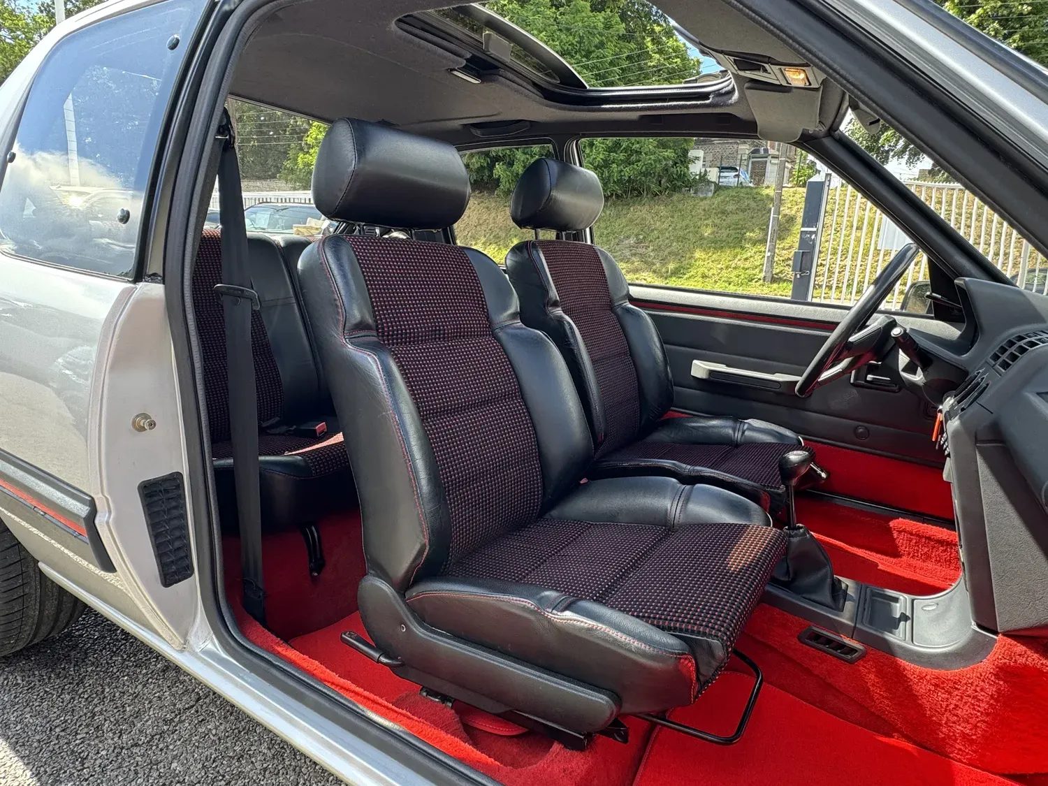 PEUGEOT 205 GTI 130
