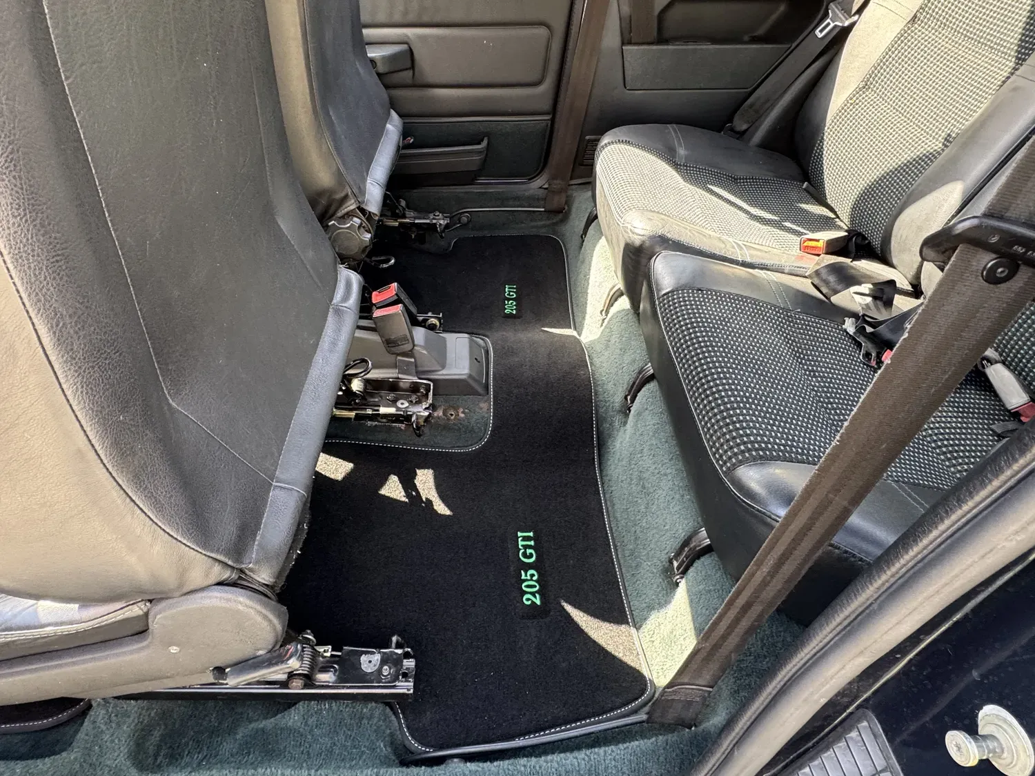 PEUGEOT 205 GTI 130 VERT SORRENTO