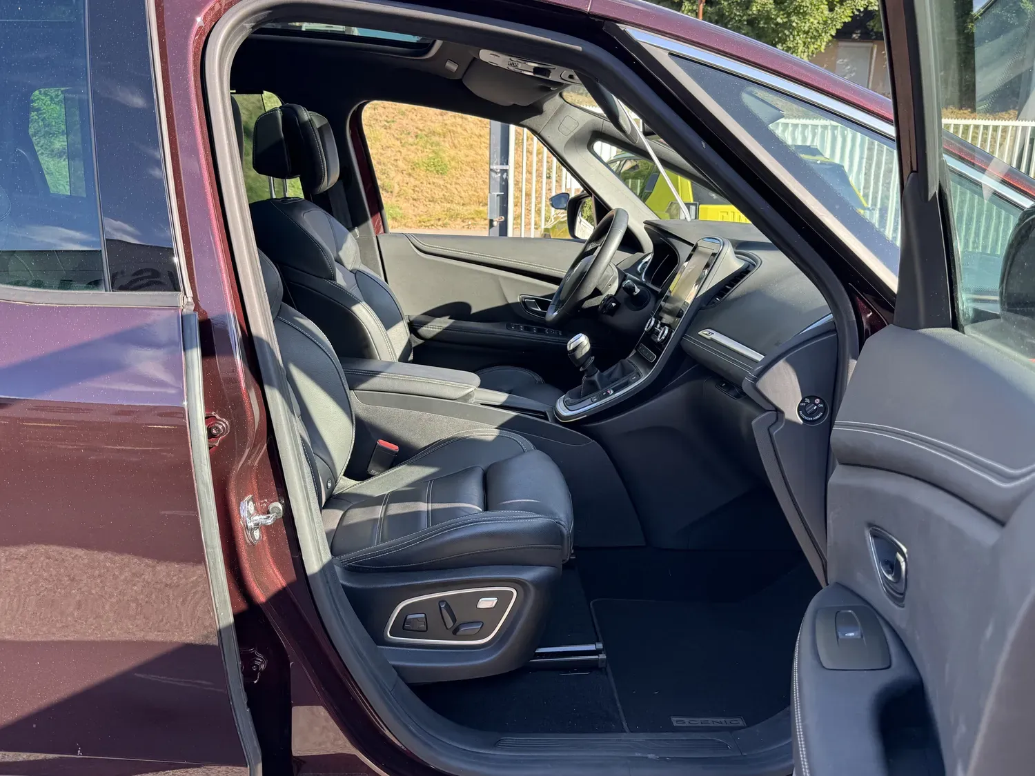 RENAULT GRAND SCENIC IV 1.3 TCE 140 TECHNO