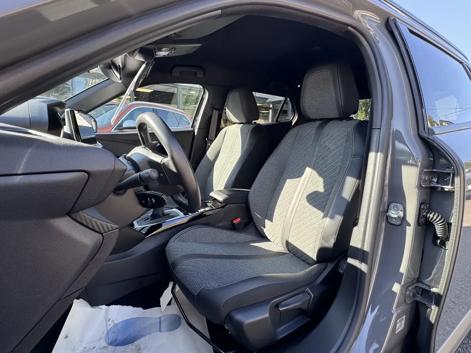 PEUGEOT 2008 1.2 100 ALLURE