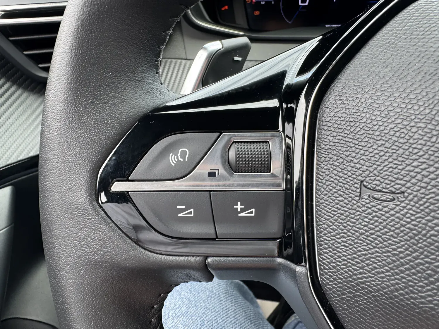 PEUGEOT 2008 II 1.2 HYBRID 145 ALLURE E-DCS6