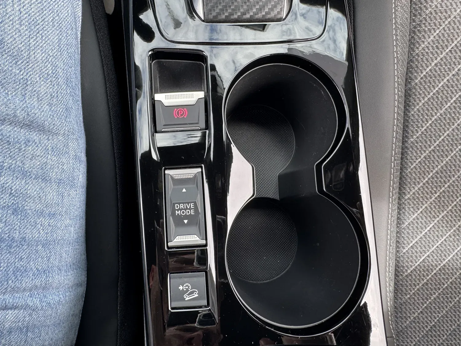 PEUGEOT 2008 II 1.2 HYBRID 145 ALLURE E-DCS6