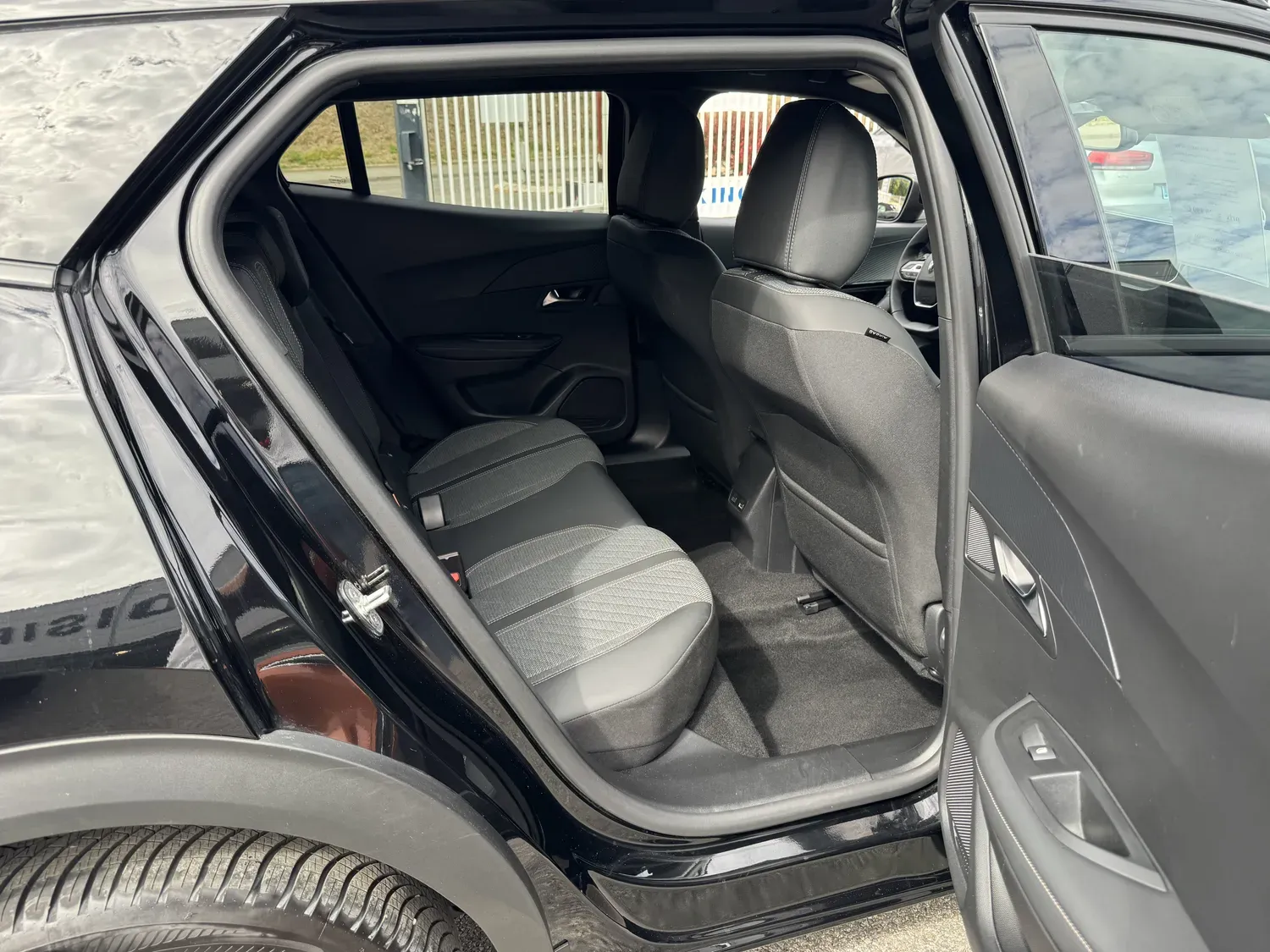 PEUGEOT 2008 II 1.2 HYBRID 145 ALLURE E-DCS6