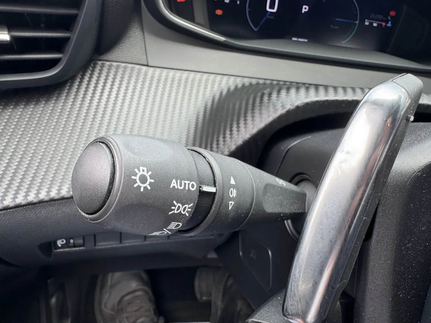 PEUGEOT 2008 II 1.2 HYBRID 145 ALLURE E-DCS6
