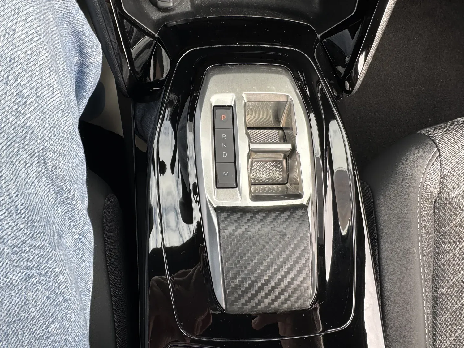 PEUGEOT 2008 II 1.2 HYBRID 145 ALLURE E-DCS6