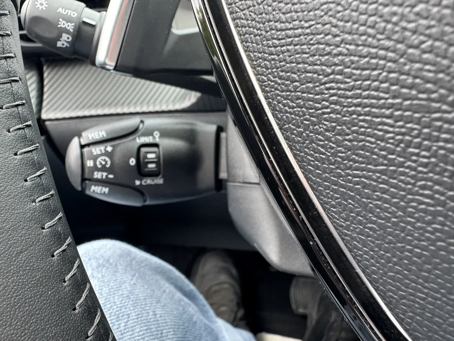 PEUGEOT 2008 II 1.2 HYBRID 145 ALLURE E-DCS6