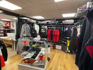BOUTIQUE VETEMENTS AUTO ET F1